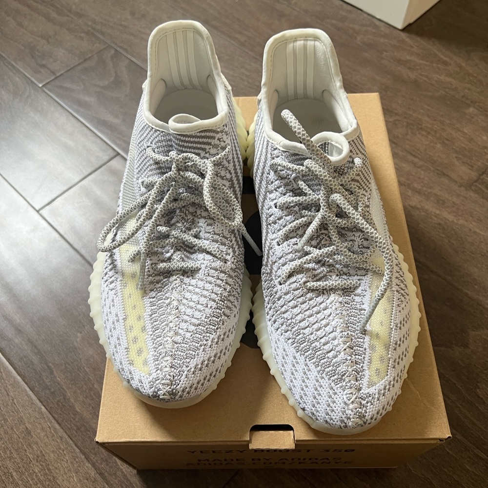 Adidas Yeezy Boost 350 V2
Static (Non-Reflective) Size 8